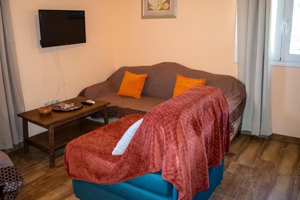 Takis & Eirini Family Apartments Перама Экстерьер фото